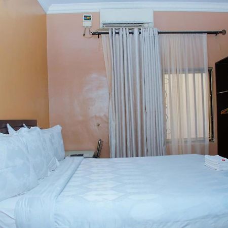 Triple Tee Hotel Lagos Exterior photo